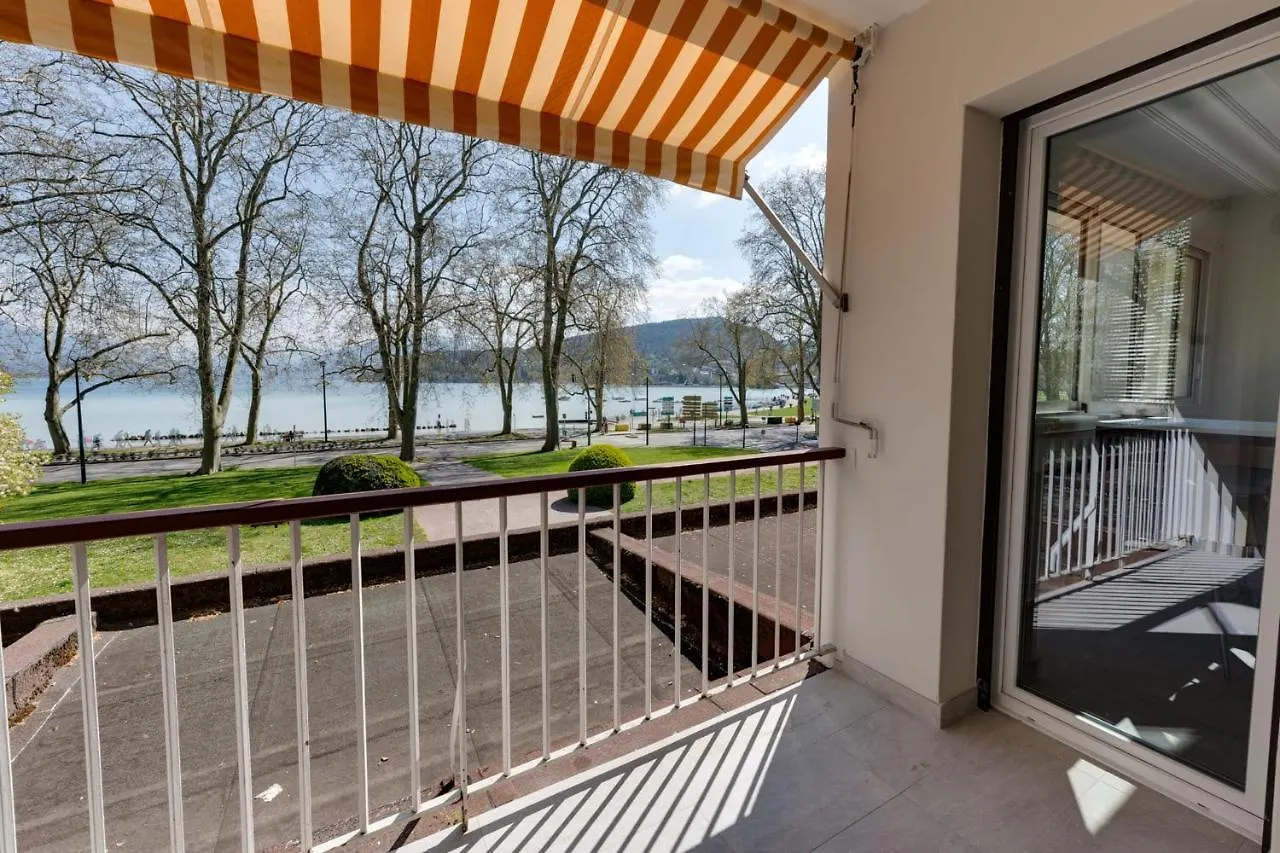 Swan Lake - Appartement design face au Lac d'Annecy 0*, Annecy France