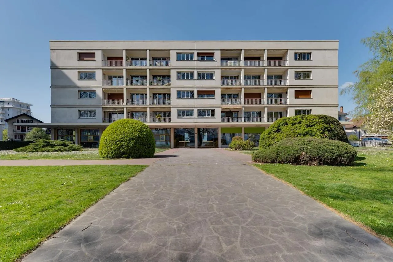 Swan Lake - Appartement design face au Lac d'Annecy 0*, Annecy